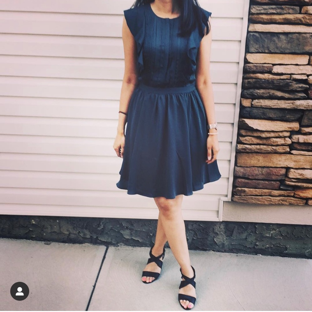 Banana republic cute frill dress - Picture 1 of 3